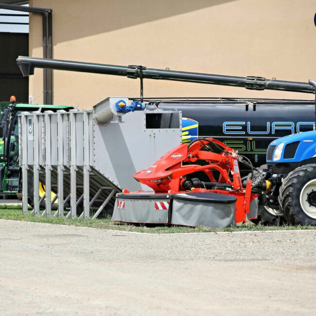 Il team di Risaia del Duca unisce passione e dedizione per un’agricoltura sostenibile e rispettosa dell’ambiente, promuovendo benessere animale ed economia circolare. stalla-risaia-del-duca-modena